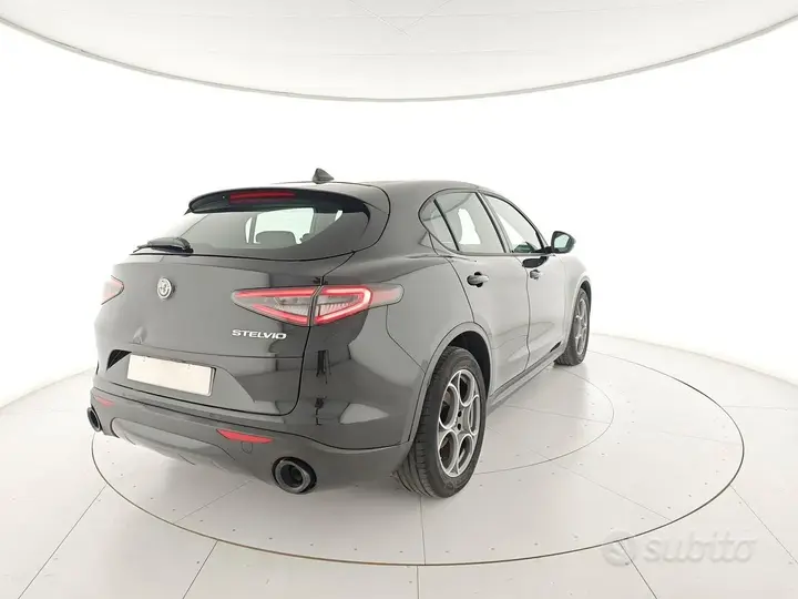 Alfa Romeo Stelvio 2024 photo 4