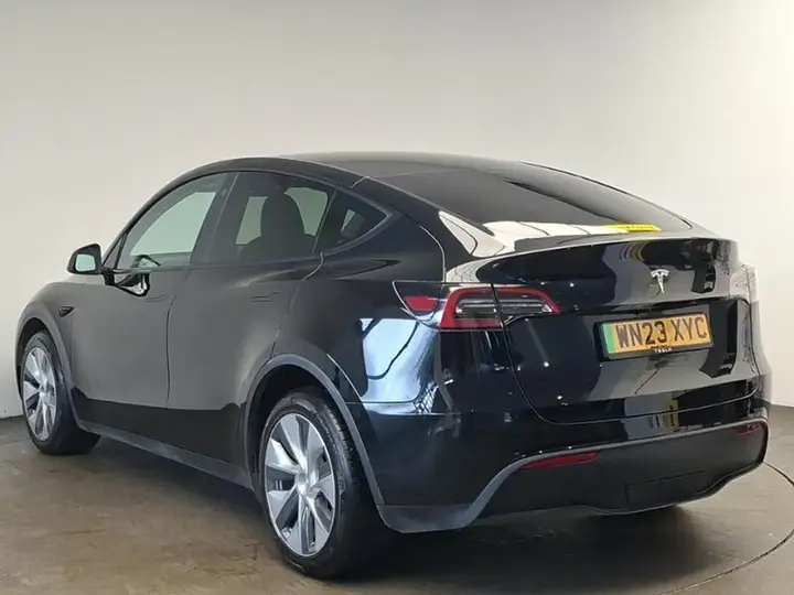 Tesla Model Y 2023 photo 2