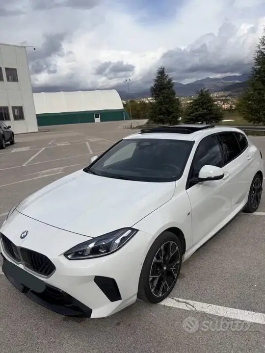 BMW 1 Series 2025 photo 3