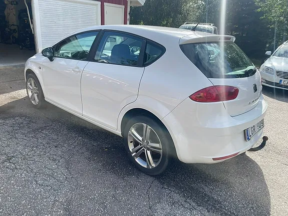 Seat Leon 2011 photo 2