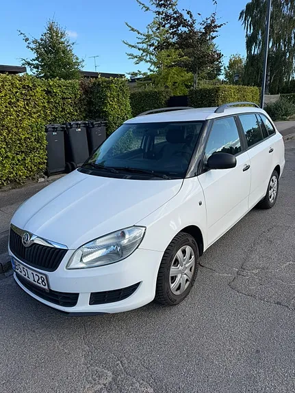 Skoda Fabia 2013 photo 2