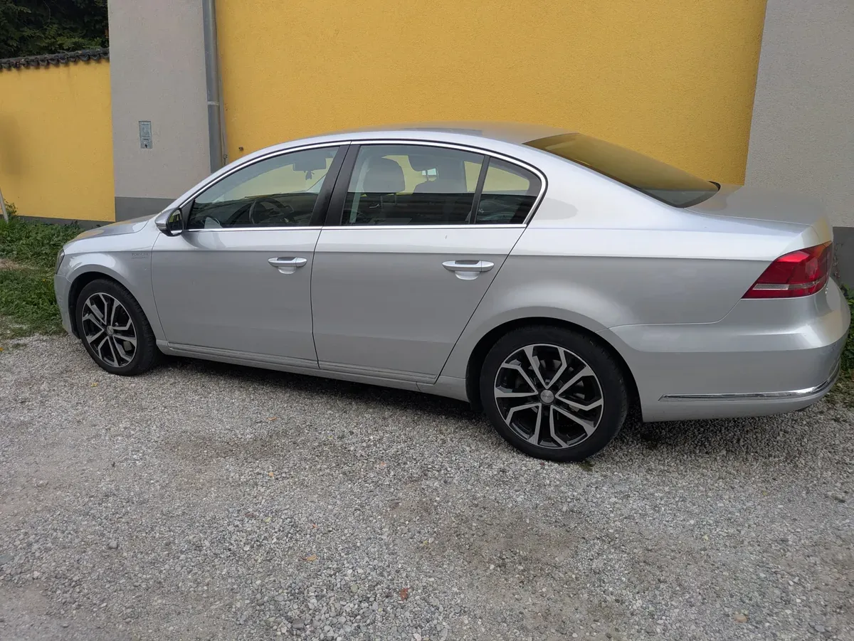 Volkswagen Passat 2011 photo 3
