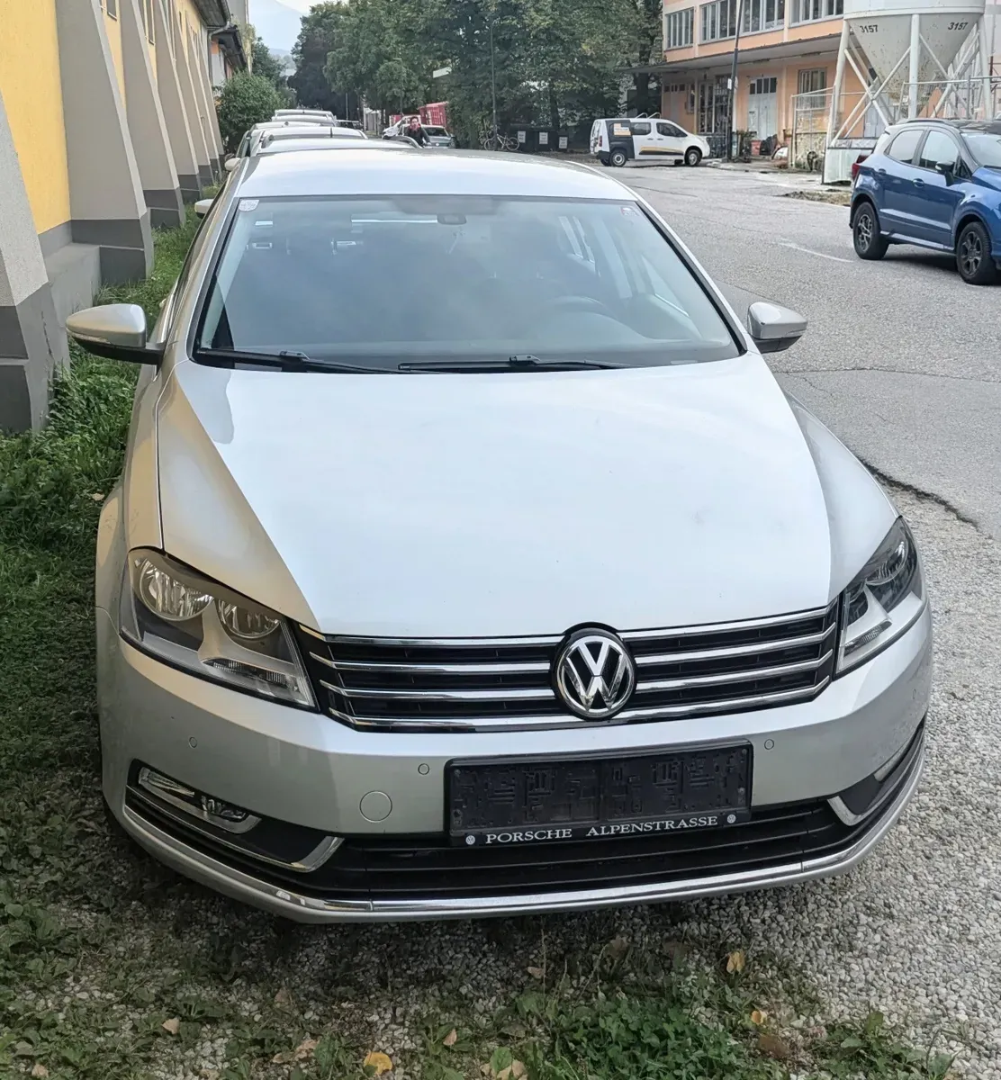 Volkswagen Passat 2011 photo 2
