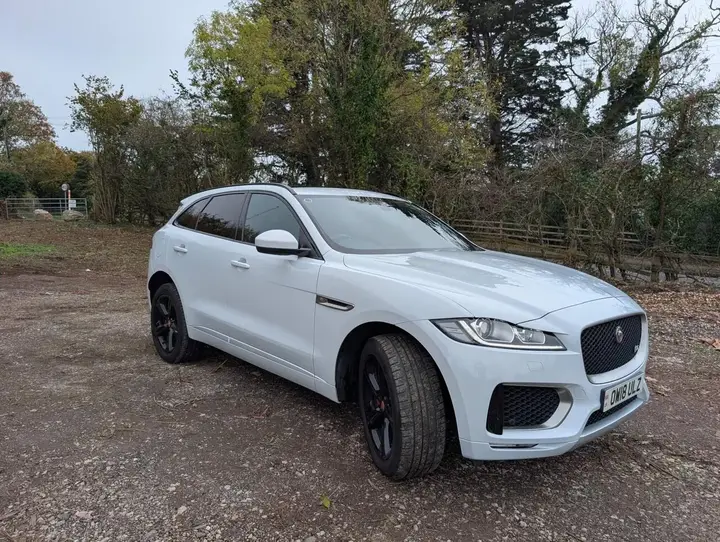 Jaguar F-Pace 2018 photo 2
