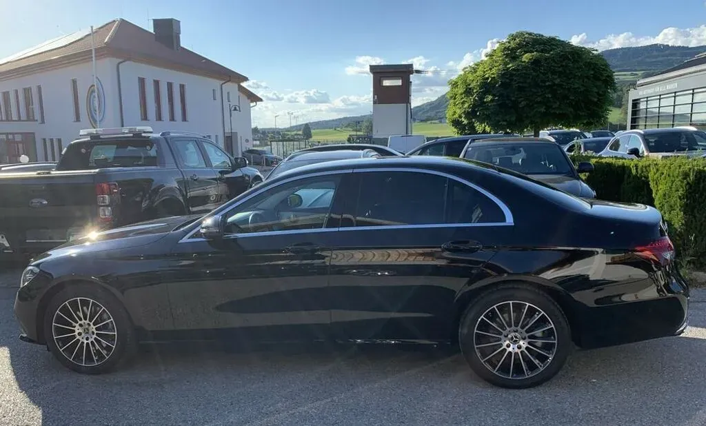 Mercedes-Benz E-Class 2023 photo 2