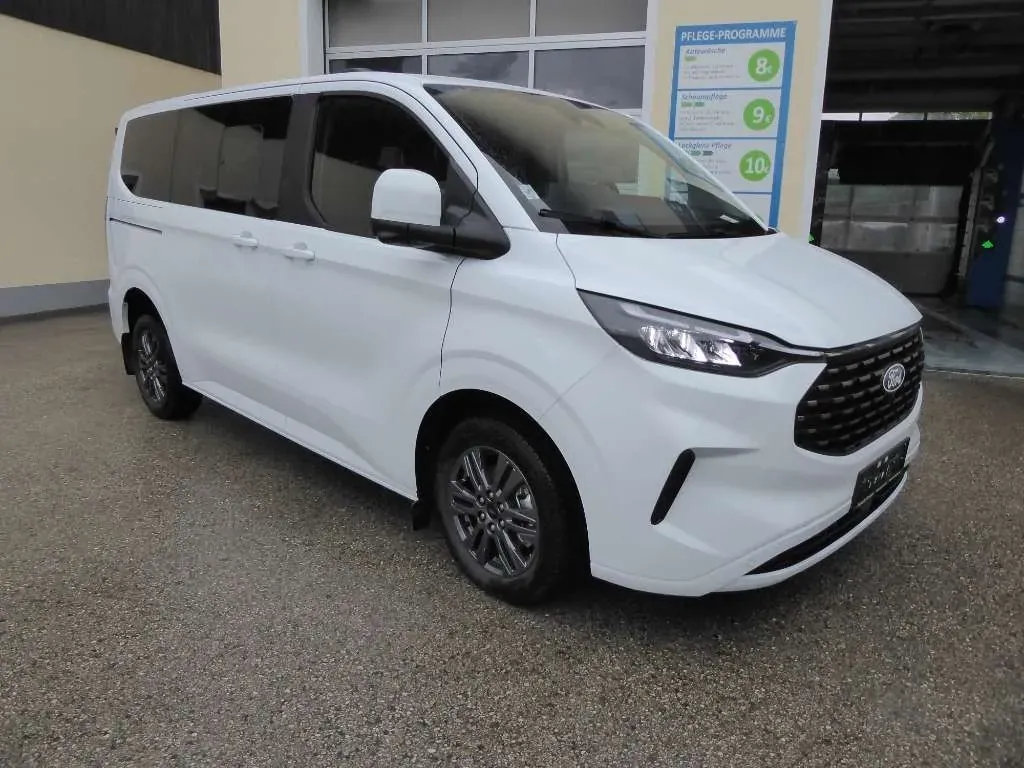 Ford Tourneo Custom 2025 photo 3
