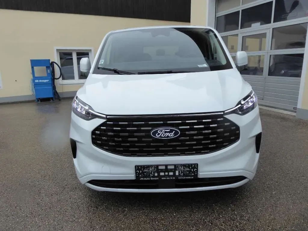 Ford Tourneo Custom 2025 photo 2