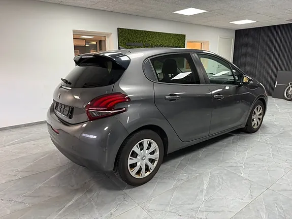 Peugeot 208 2018 photo 4