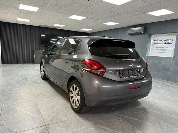 Peugeot 208 2018 photo 3