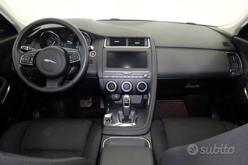 Jaguar E-Pace 2018 photo 4