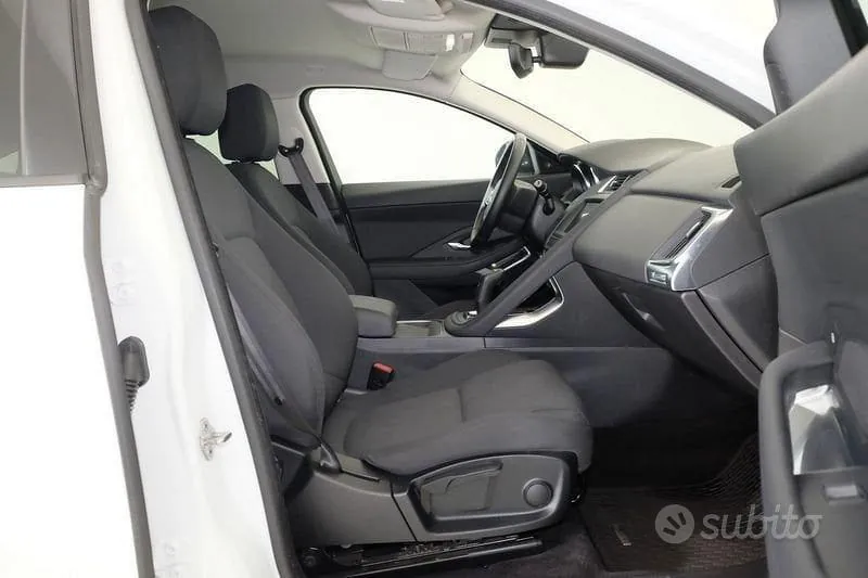Jaguar E-Pace 2018 photo 3
