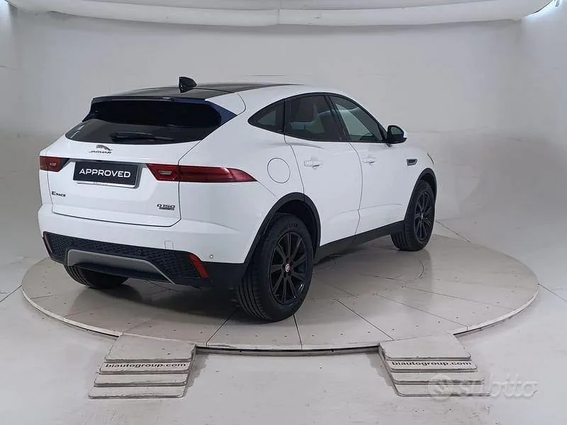Jaguar E-Pace 2018 photo 2