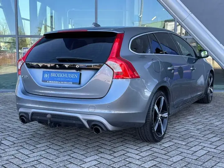 Volvo V60 2018 photo 2