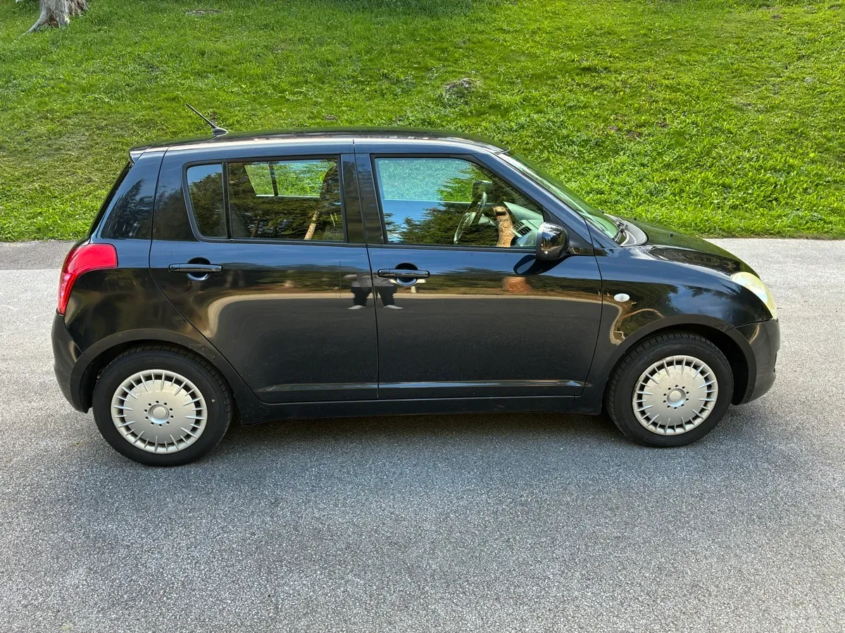 Suzuki Swift 2009 photo 3