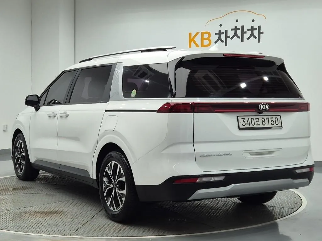 Kia Carnival 2021 photo 2