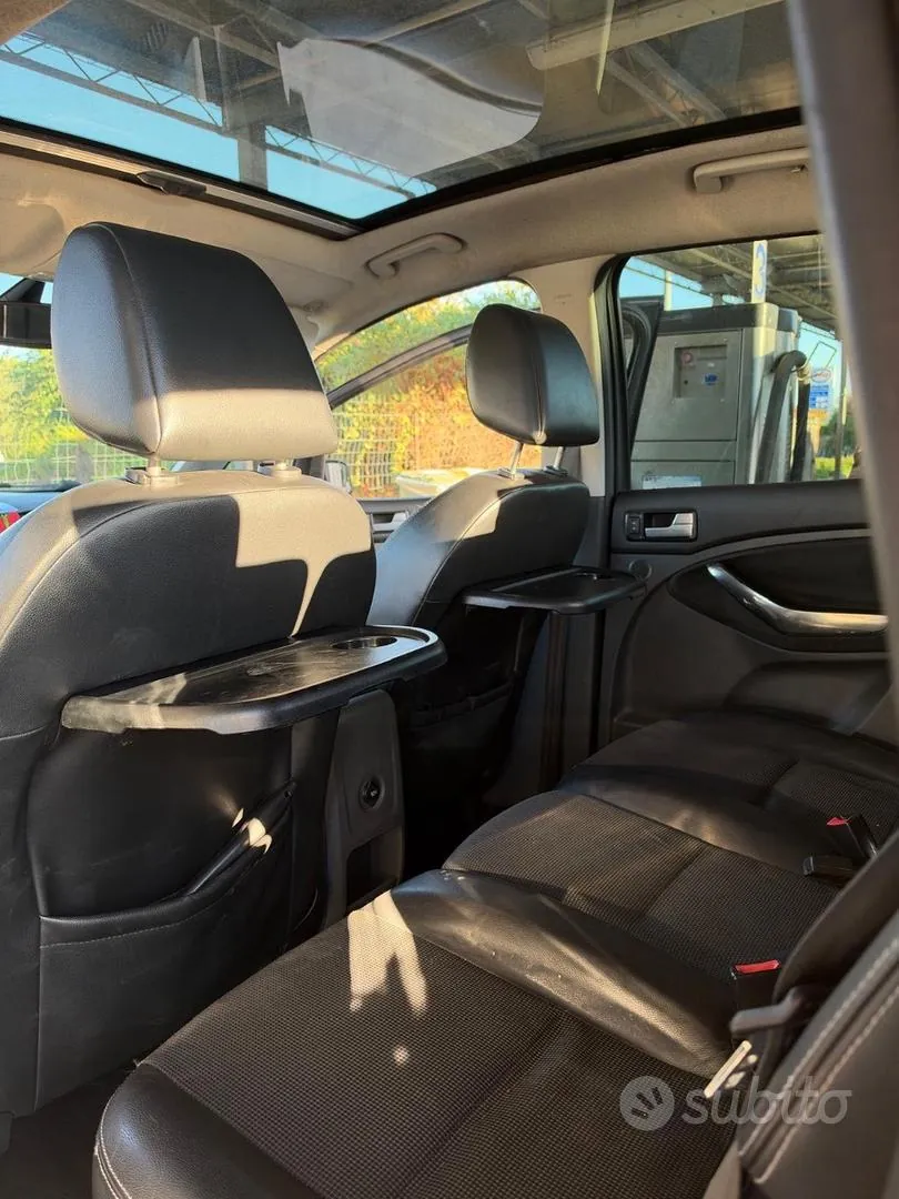 Ford C-Max 2009 photo 4