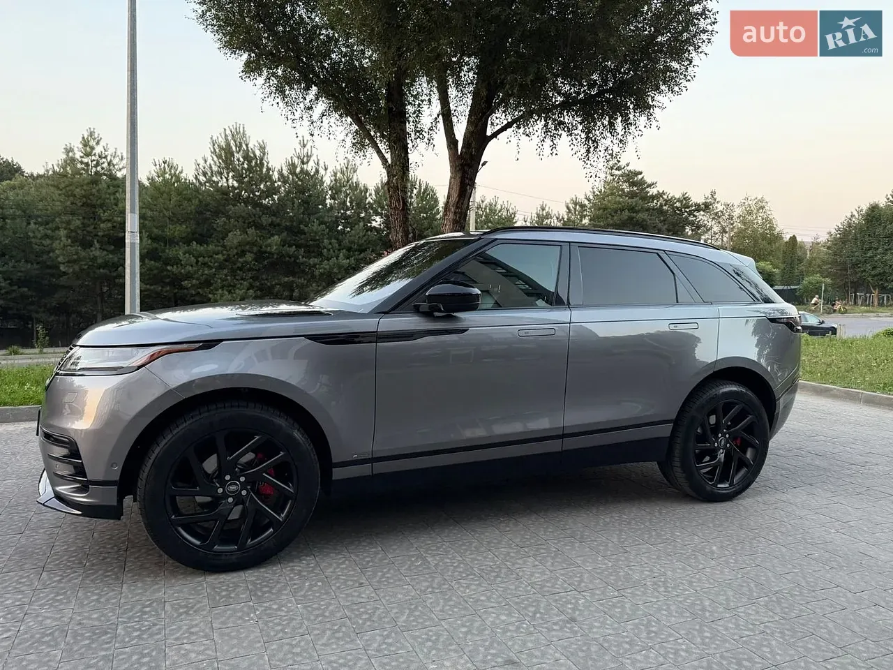 Land Rover Range Rover Velar 2019 photo 3