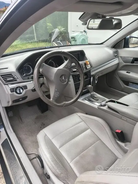 Mercedes-Benz E-Class 2011 photo 3