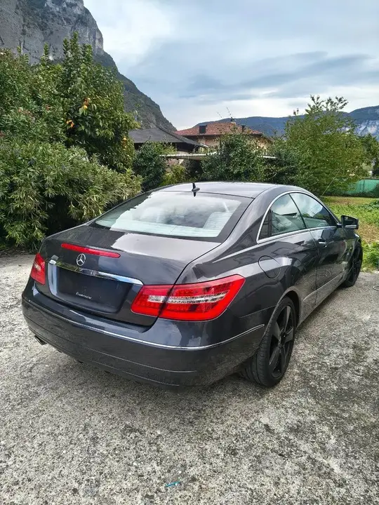 Mercedes-Benz E-Class 2011 photo 2