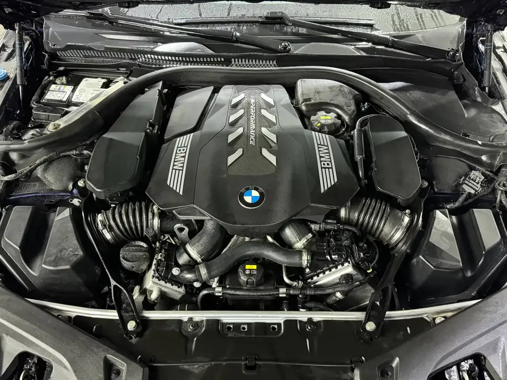 BMW 8 Series 2020 photo 2