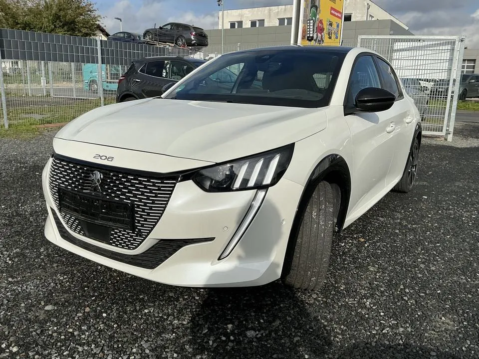 Peugeot E-208