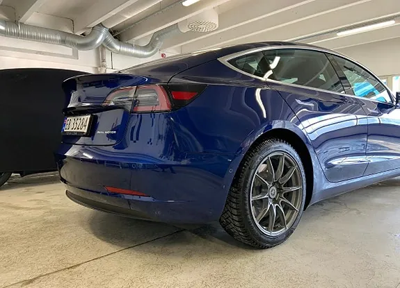 Tesla Model 3 2020 photo 3
