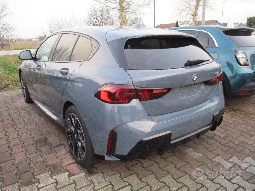 BMW 118D 2025 photo 3