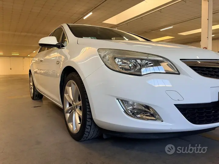 Opel Astra 2011 photo 5