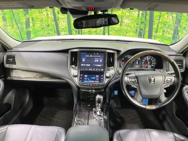 Toyota Crown Athlete Hybrid 2018 photo 2