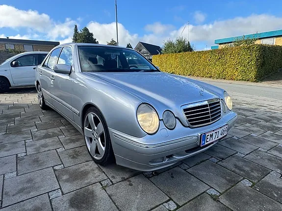Mercedes-Benz E320
