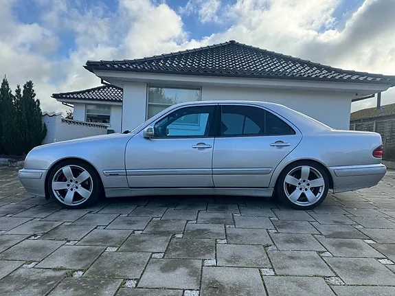 Mercedes-Benz E320 2001 photo 3