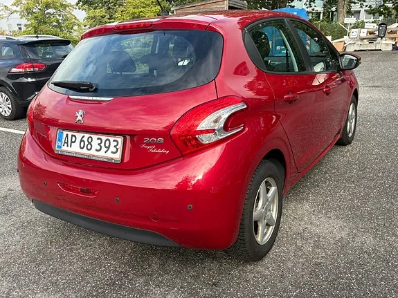 Peugeot 208 2014 photo 5