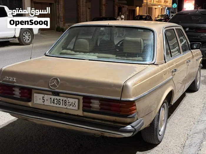 Mercedes-Benz E-Class 1980 photo 4
