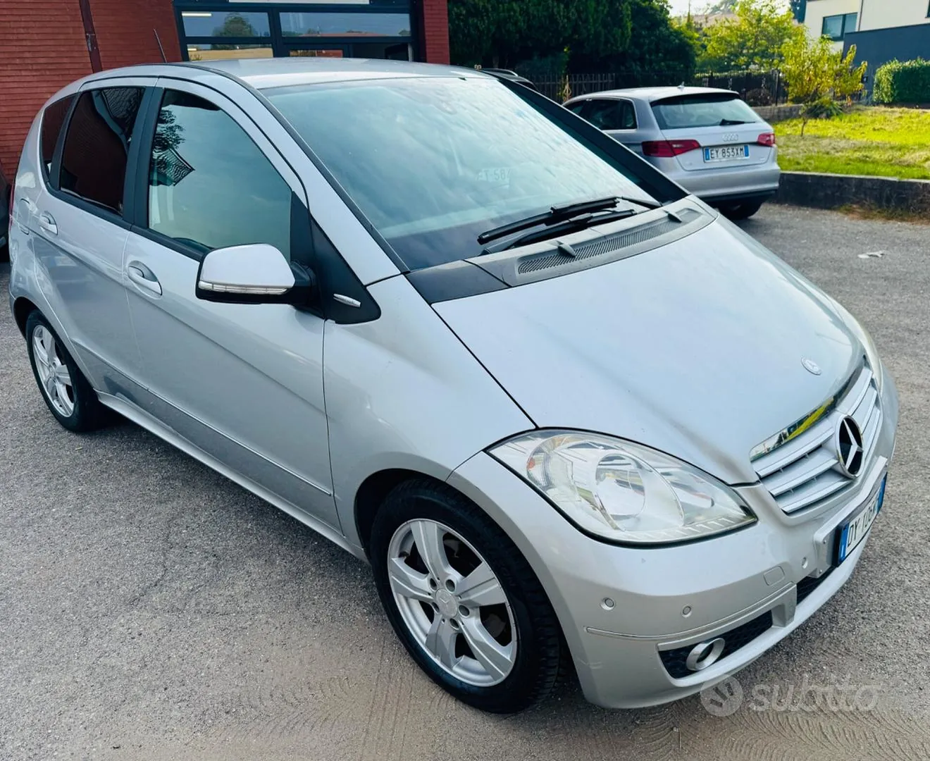 Mercedes-Benz A 180 2009 photo 2