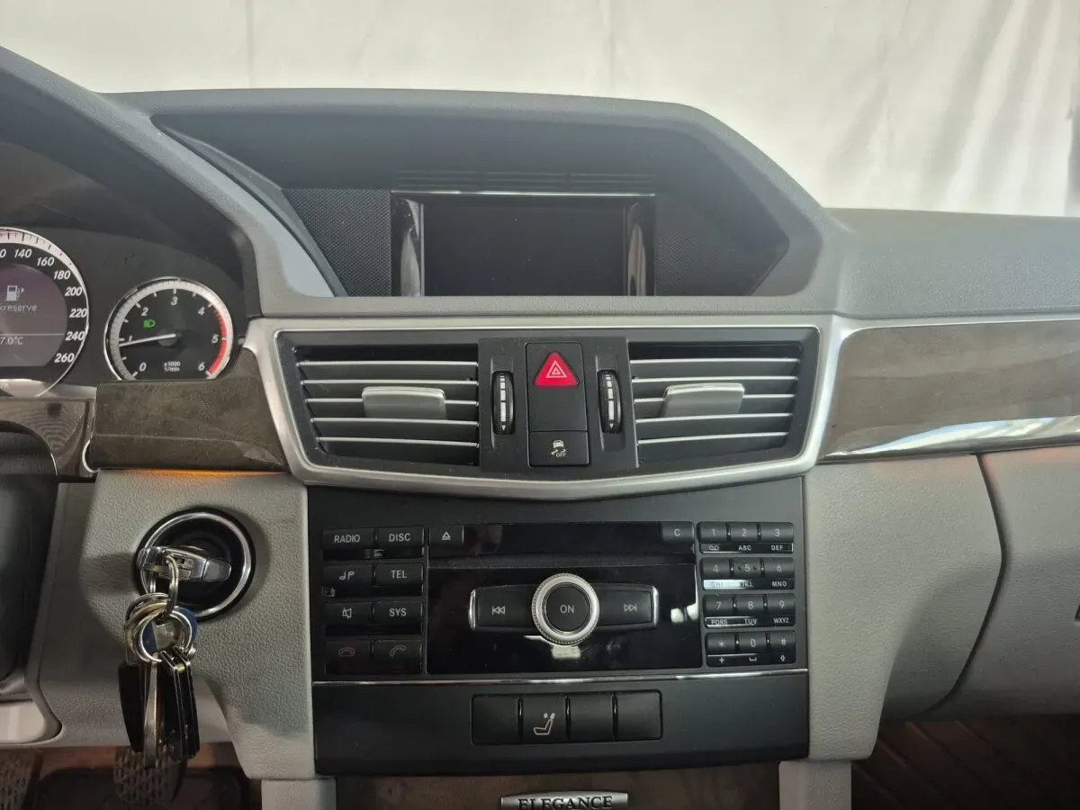 Mercedes-Benz E-Class 2009 photo 2