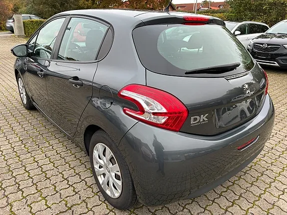 Peugeot 208 2013 photo 4