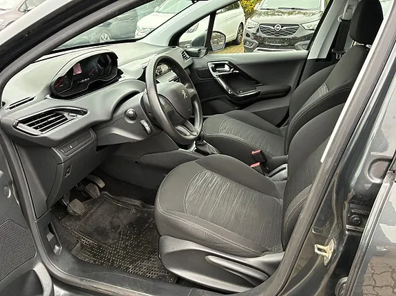 Peugeot 208 2013 photo 5