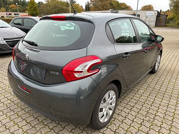 Peugeot 208 2013 photo 3