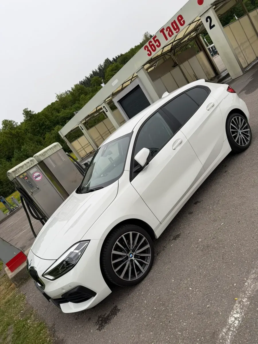 BMW 1 Series 2021 photo 3