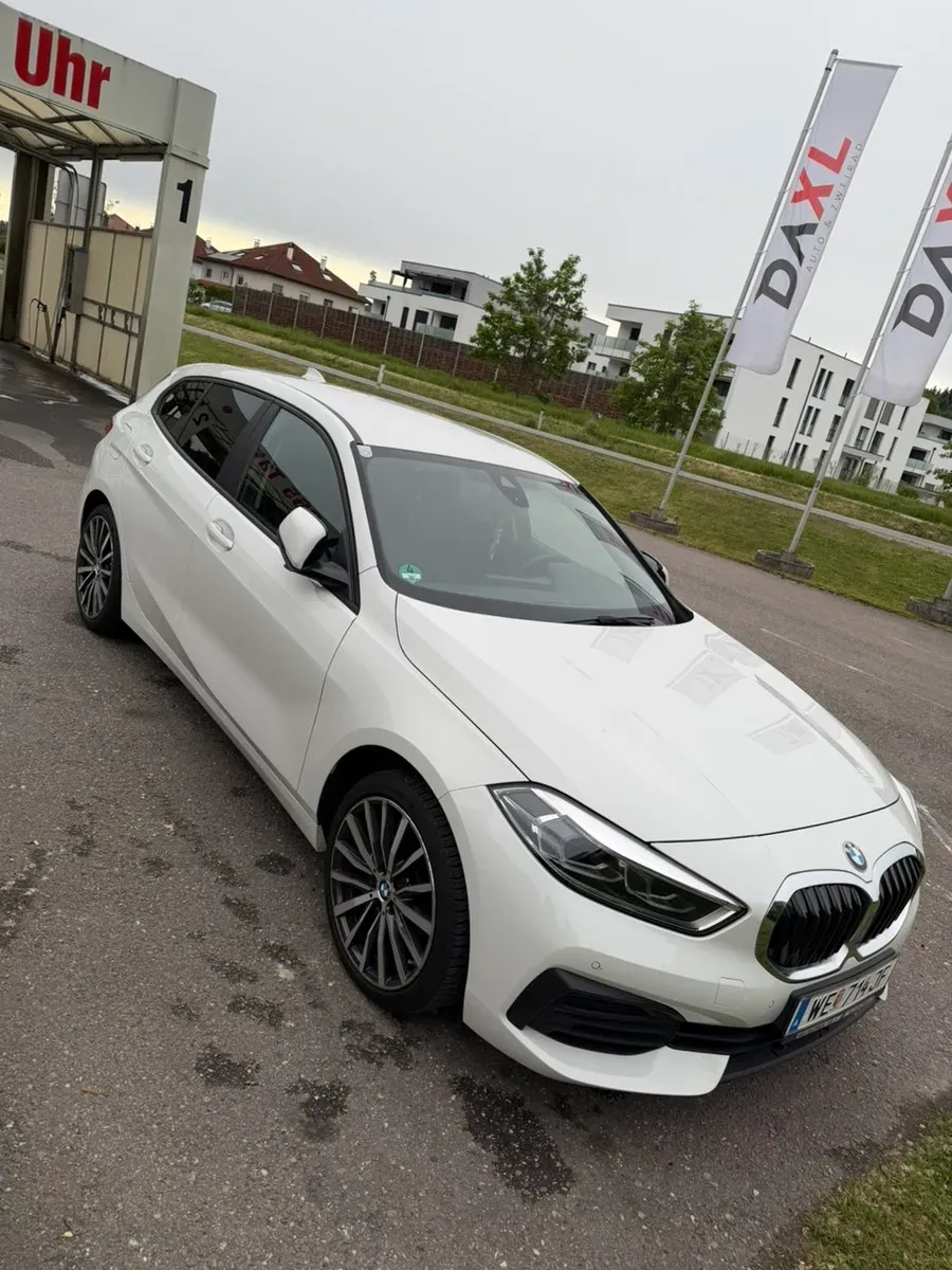 BMW 1 Series 2021 photo 2