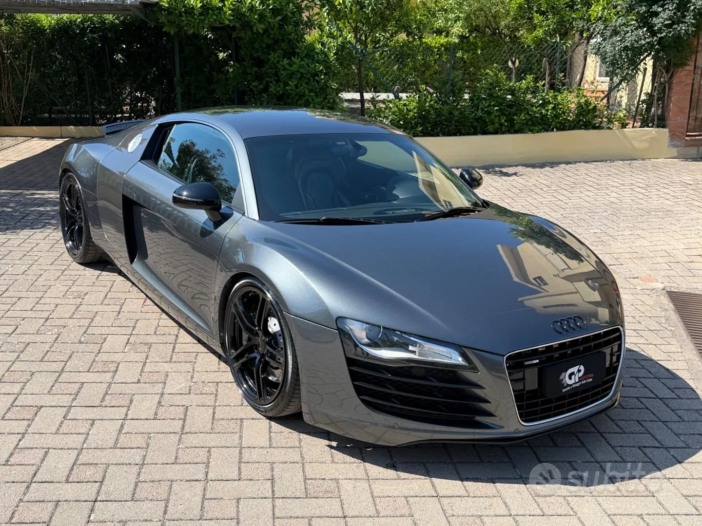 Audi R8 2009 photo 2