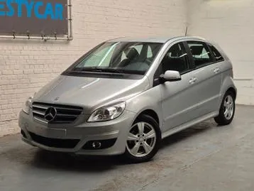 Mercedes-Benz B180 2011 photo 2