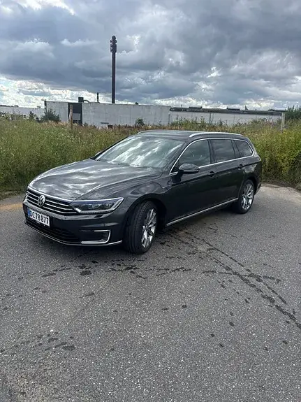 Volkswagen Passat 2018 photo 2