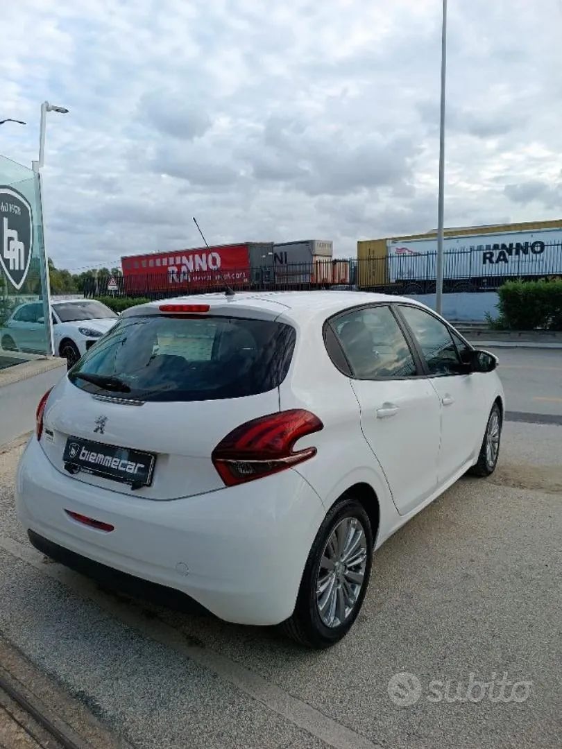 Peugeot 208 2018 photo 5