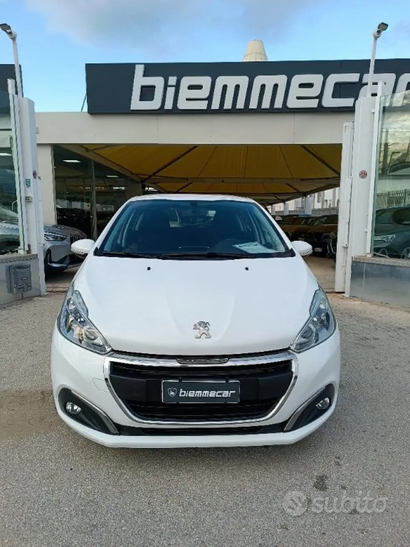 Peugeot 208 2018 photo 3