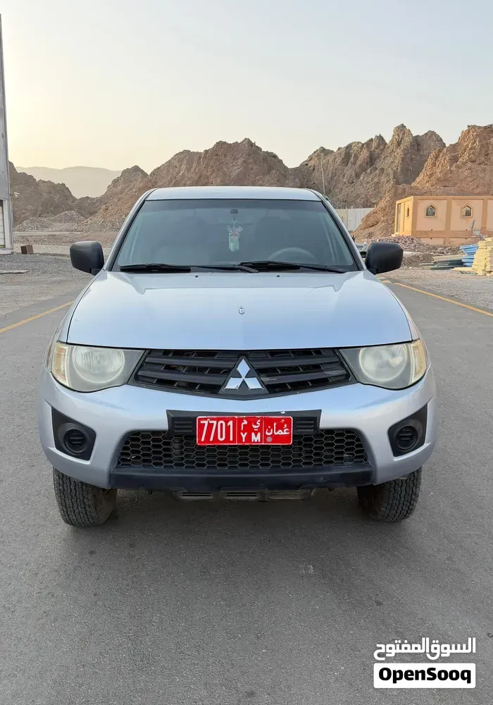 Mitsubishi L200 2013 photo 2