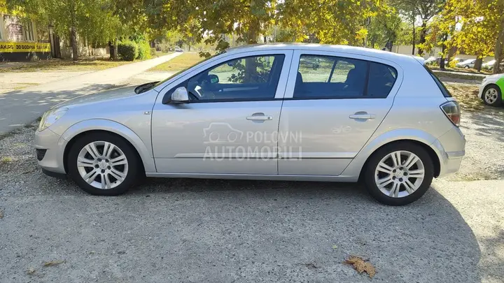 Opel Astra H 2008 photo 3
