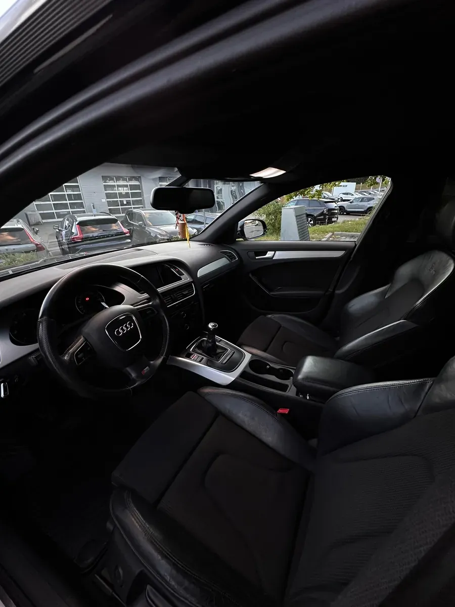 Audi A4 2011 photo 2