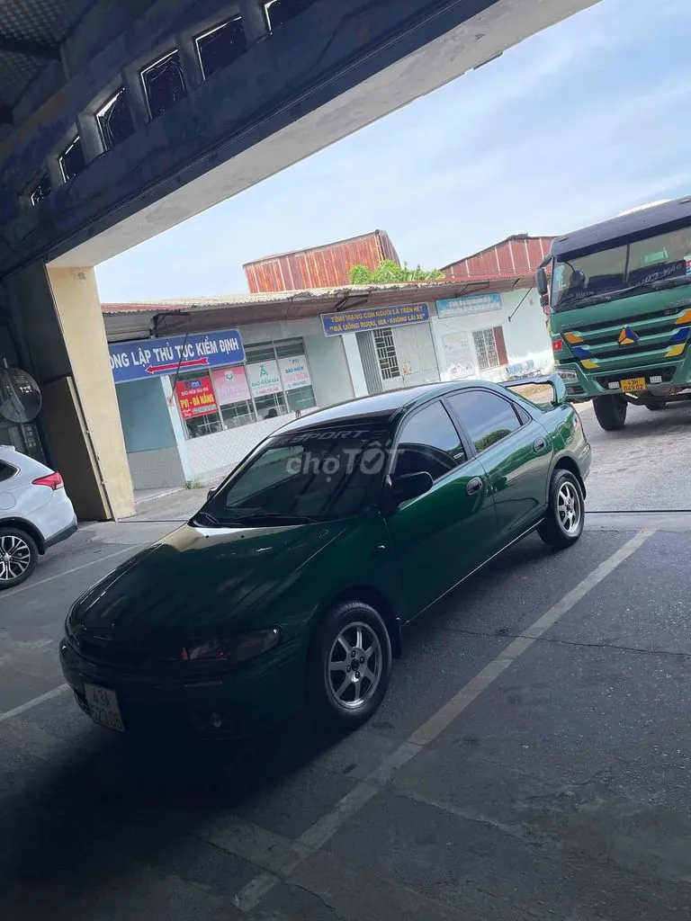 Mazda 323 2000 photo 2