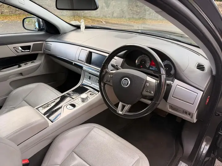 Jaguar Xf 2010 photo 5